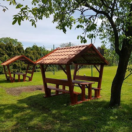 Borostyankert Etterem & Vendeghaz Hotel Sitke Exterior foto