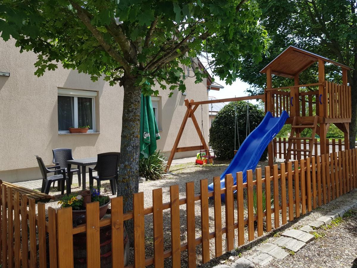 Borostyankert Etterem & Vendeghaz Hotel Sitke Exterior foto