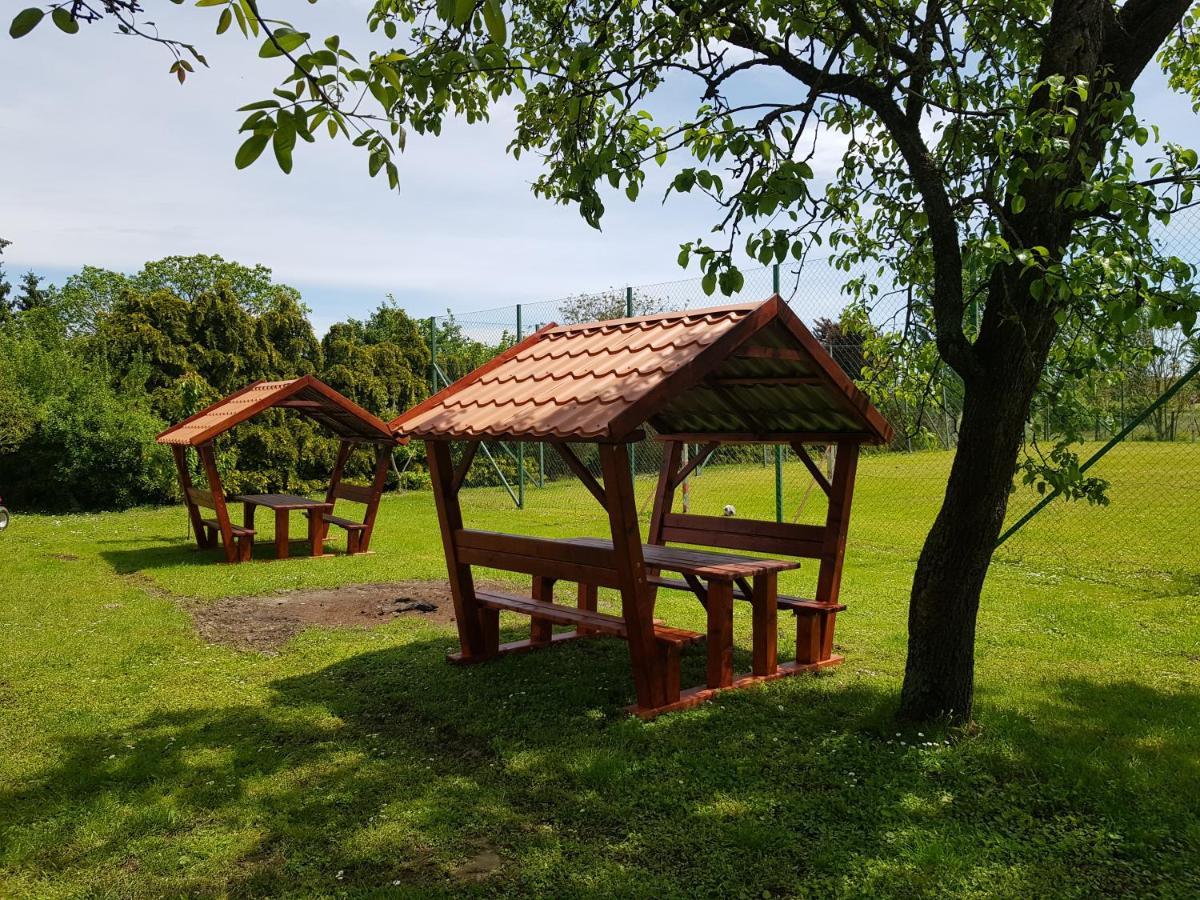 Borostyankert Etterem & Vendeghaz Hotel Sitke Exterior foto