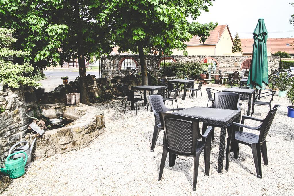 Borostyankert Etterem & Vendeghaz Hotel Sitke Exterior foto
